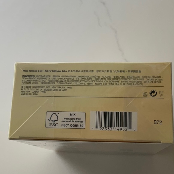 CLINIQUE Dramatically different moisturizing lotion. Twin Pack of Large bottle - Picture 3 of 3